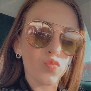 Meet your Posher, Faith